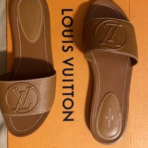 Brand new, never worn size 38 (8) sandals